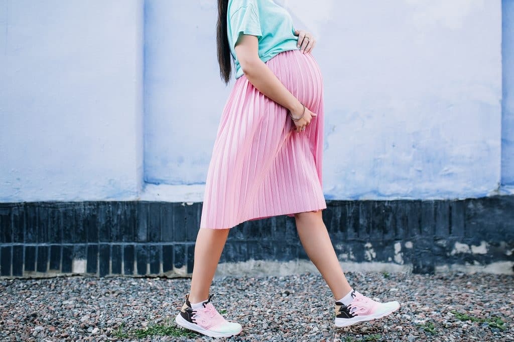 The 28 Best Shoes for Pregnancy: Review & Guide